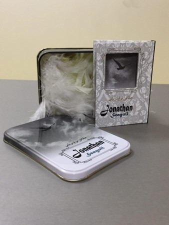 نمایش جزئیات برای  جاناتان مرغ دریایی جیبی (با جعبه فلزی) تصویر  جاناتان مرغ دریایی جیبی (با جعبه فلزی)