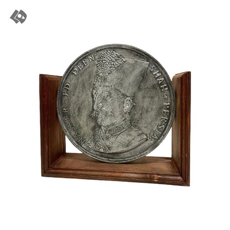 تصویر  غش گیر و نگه دارنده کتاب طرح سکه یادبود ناصرالدین‌شاه نقره‌ای