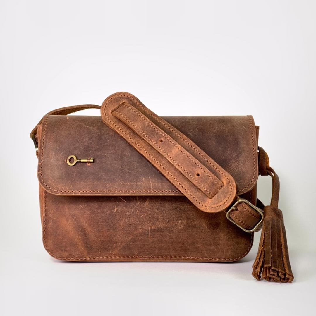 نمایش جزئیات برای  کیف چرمی رودوشی رنگ عسلی (سونای تجن) تصویر  کیف چرمی رودوشی رنگ عسلی (سونای تجن)