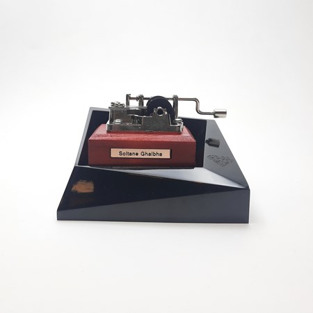 نمایش جزئیات برای  جعبه موزیکال مدل سلطان قلب ها تصویر  جعبه موزیکال مدل سلطان قلب ها