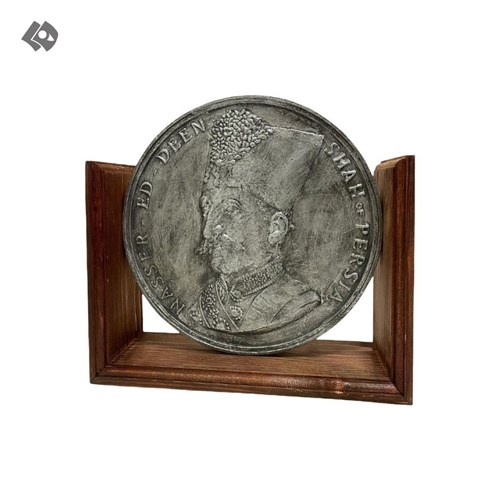تصویر  غش گیر و نگه دارنده کتاب طرح سکه یادبود ناصرالدین‌شاه نقره‌ای