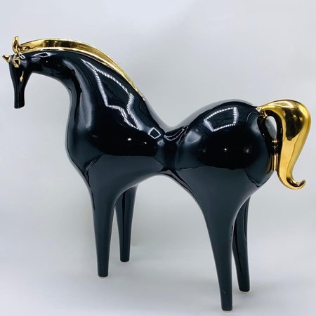 تصویر  تندیس اسب بزرگ مشکی یال طلا