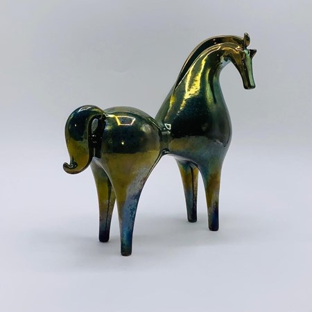 تصویر  تندیس اسب کوچک احیایی سبز