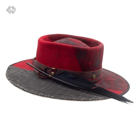 تصویر  کلاه لبه بلند قرمز طراحی شده